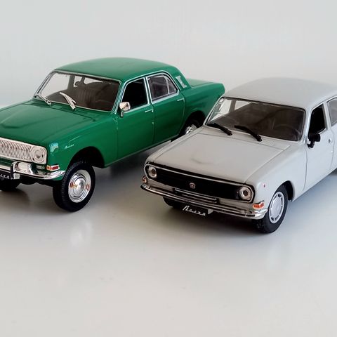 2 stk bilmodeller Volga 1:43 DeAgostini