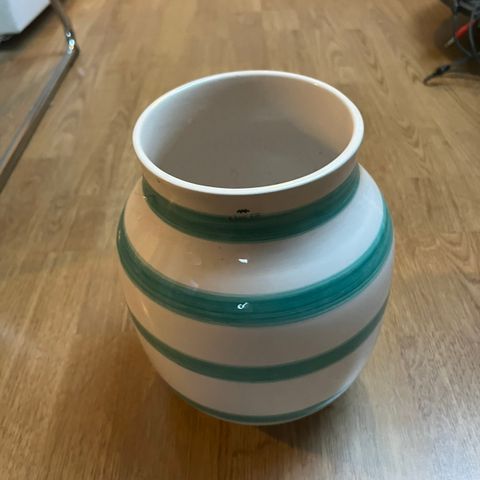 Kåhler vase selges 250,-