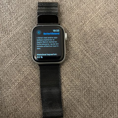 Apple watch series 5 (40 mm) + lader