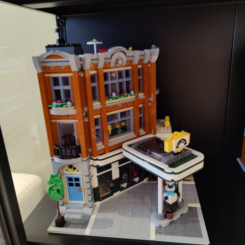 Lego 10264 corner garage