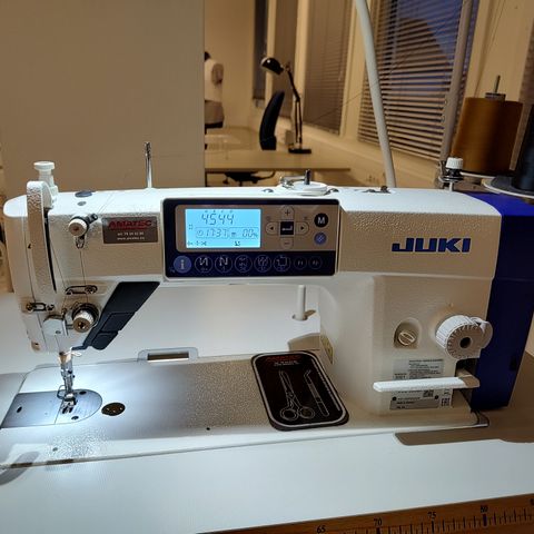 Juki DDL 8000 A Industriell rettsømsmaskin