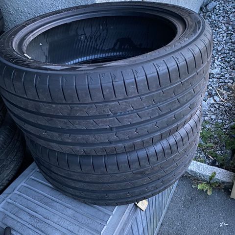 2stk nesten ny 245/45 R18 TOYO sommerdekk