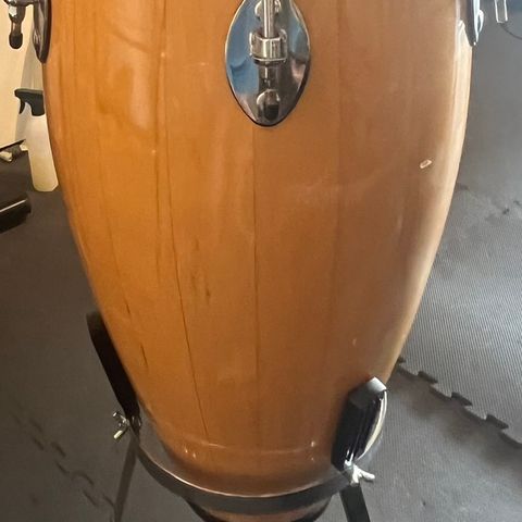 Congas 12’ fra Vega percussion