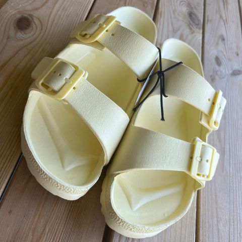 Gule sommer sandaler dame str 38, ser ut som birkenstock sine