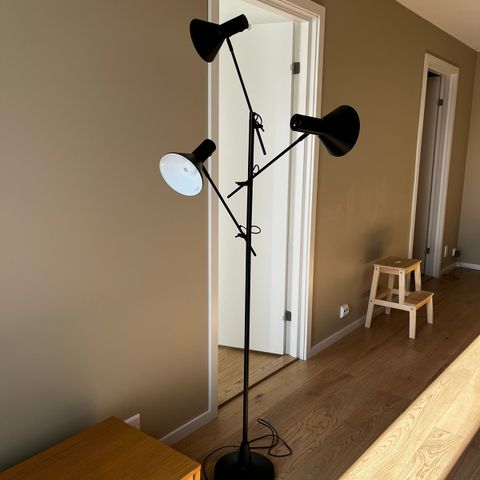 Gulvlampe fra Habitat