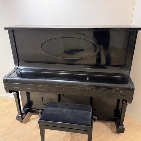 Klassisk piano fra Lövberg & Son