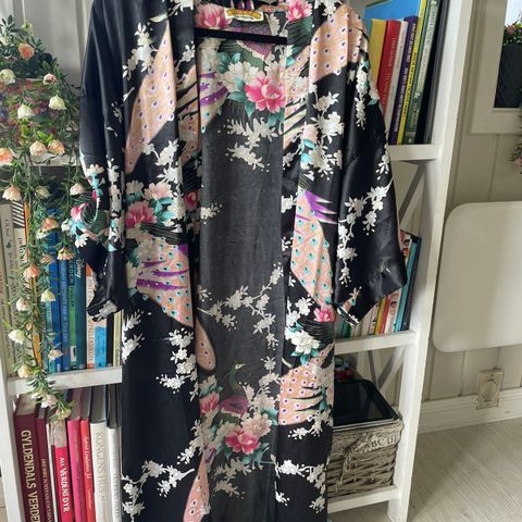 Orientalsk Village silke kimono str. S