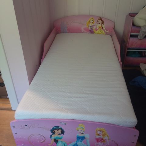 Prinsesse seng med 2 oppbevarings bokser