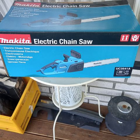 ny Makita UC3541A elektrisk motorsag.