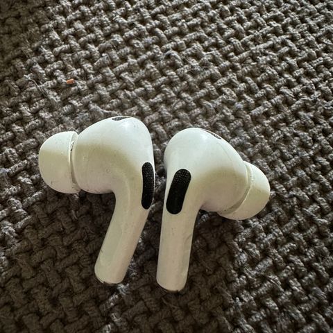 Airpods 2 generation without box (used couple times)