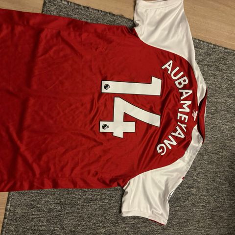 Arsenal drakt 17/18 sesongen