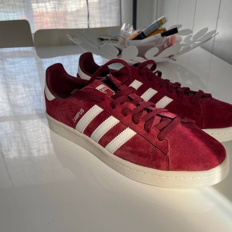 Nye røde Adidas Campus sko