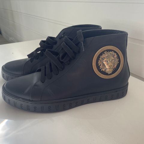 Fine Versace sko - lite brukt