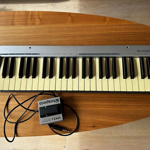 M-Audio midikeyboard med fotpedal