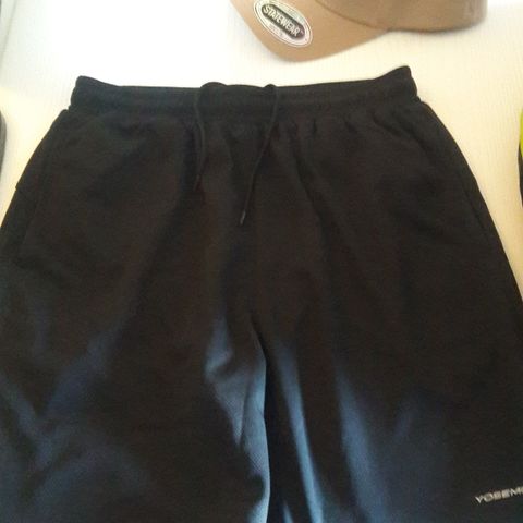 Svart Yosemite treningsshorts str M, pent brukt