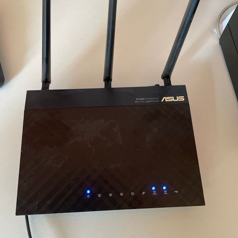 Asus RT-AC66U Trådløs router