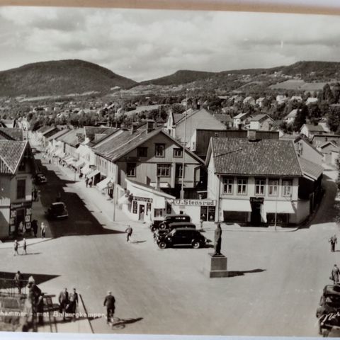 Lillehammer med Butikker, biler, folk