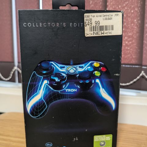 Tron Evolution (Xbox 360) controller collector's edition (wired)