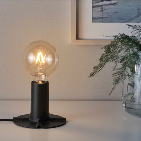 Skallran bordlampe/vegglampe fra IKEA