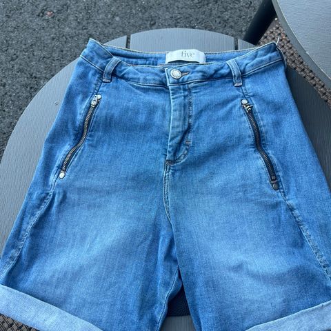 Fiveunits shorts