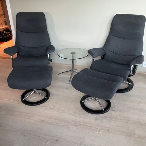 2 stk Stressless stoler med krakk og Stressless bord