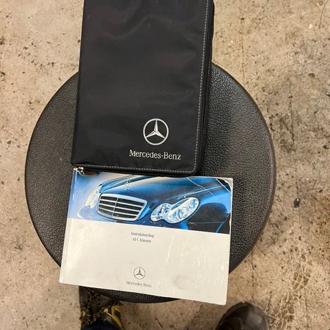 Mercedes W203 servicehefte/instruksjonsbok med etui