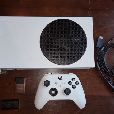 Xbox Series S  (Batteripakke + Xbox Seagate 1 TB SSD)