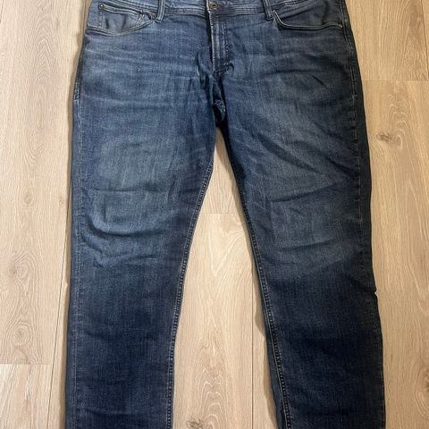 Jack&Jones bukse, 42-34, bortimot ubrukt.