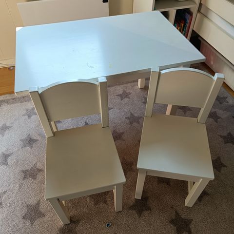 Ikea Sundvik barnebord og stoler
