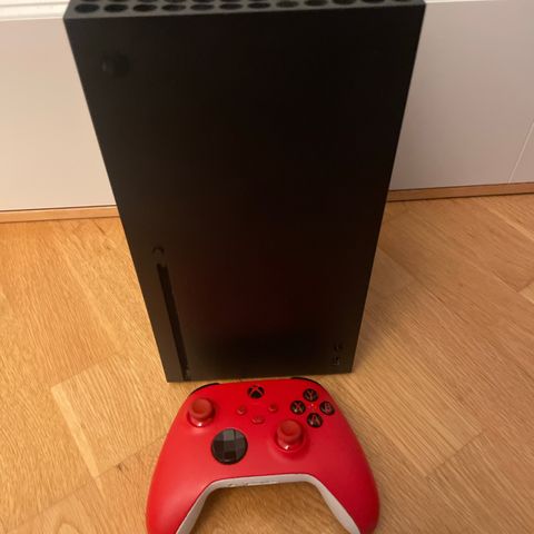 Xbox series x med en kontroller