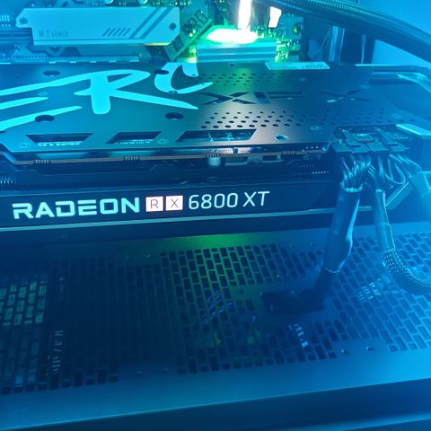 XFX Radeon RX 6800 XT Speedster MERC 319 delevis defekt