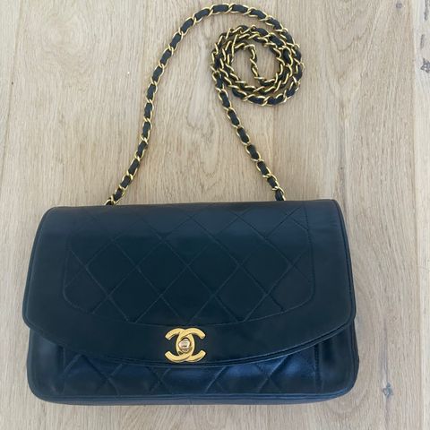 Chanel Diana medium flap