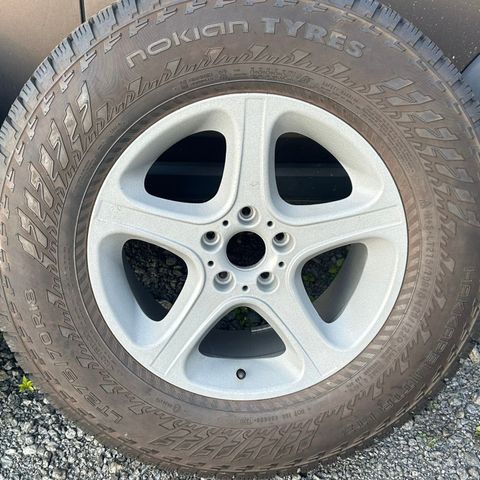 Land Rover felger 5X120 med Nokian Hakkapelita LT3