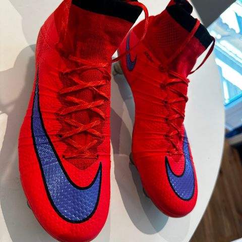 Nike mercurial superfly 4 med skruknotter str 41