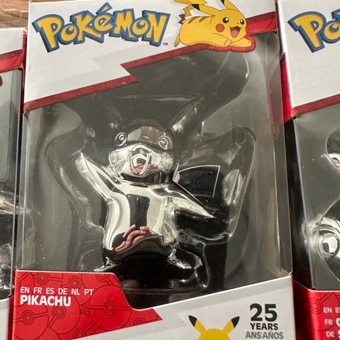 Nye uåpnet pokemon jubileums figurer selges