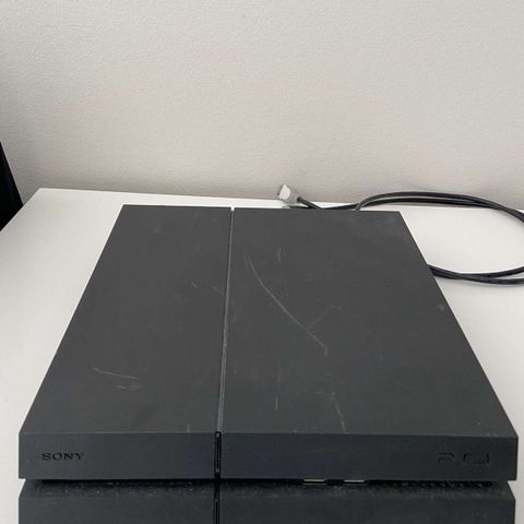 PlayStation 4 med kontroll