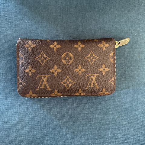 Louis Vuitton Zippy Compact Wallet vurderes solgt