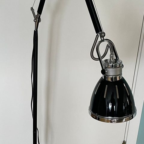 Gulvlampe fra Lampehuset