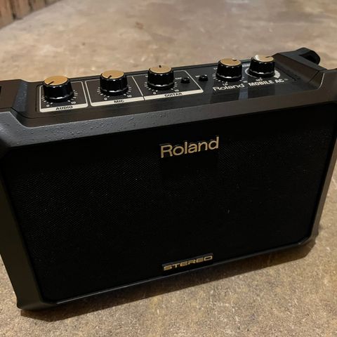 Roland AC-22 forsterker for akustisk gitar
