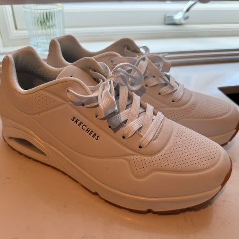 Nye Sketchers sko i str 43/hvite