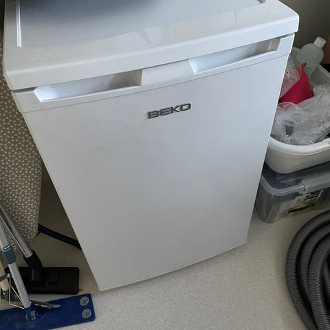 Reservert- Beko-kjøleskap med liten fryser