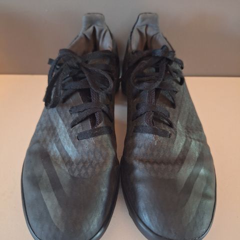 Pent brukte Adidas fotballsko str 40.