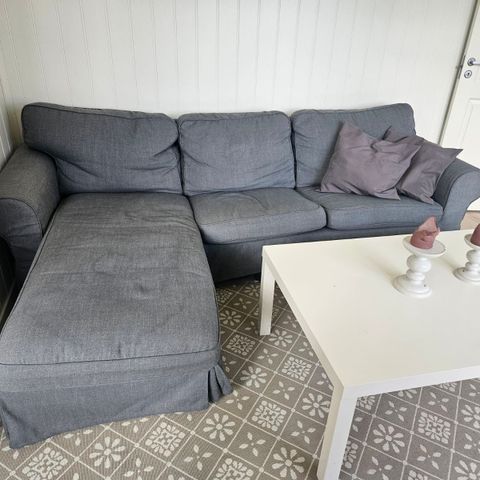 grå sofa