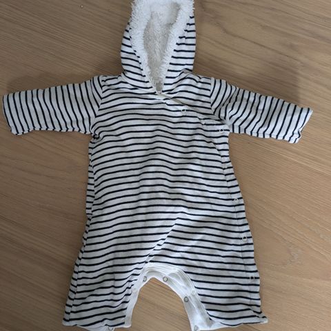 Nydelig Petit Bateau-dress til nyfødt, str 54