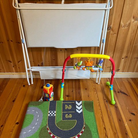 Babypakke portabelt stellebord, vippestol, leker