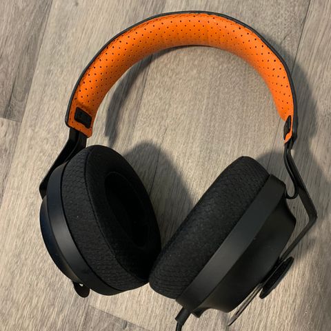 Cougar Phontum S, solid headset til gaming og musikk