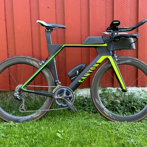 Canyon Speedmax CF med Di2 og mye utstyr