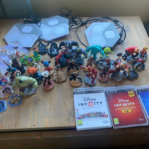 Stor Disney Infinity samling til ps3 selges!