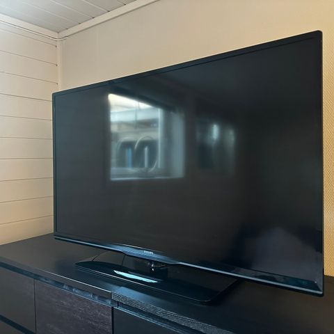 RESERVERT   Pent brukt 47 tommer Philips TV