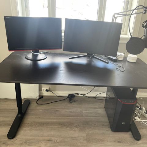 Skrivebord fra IKEA